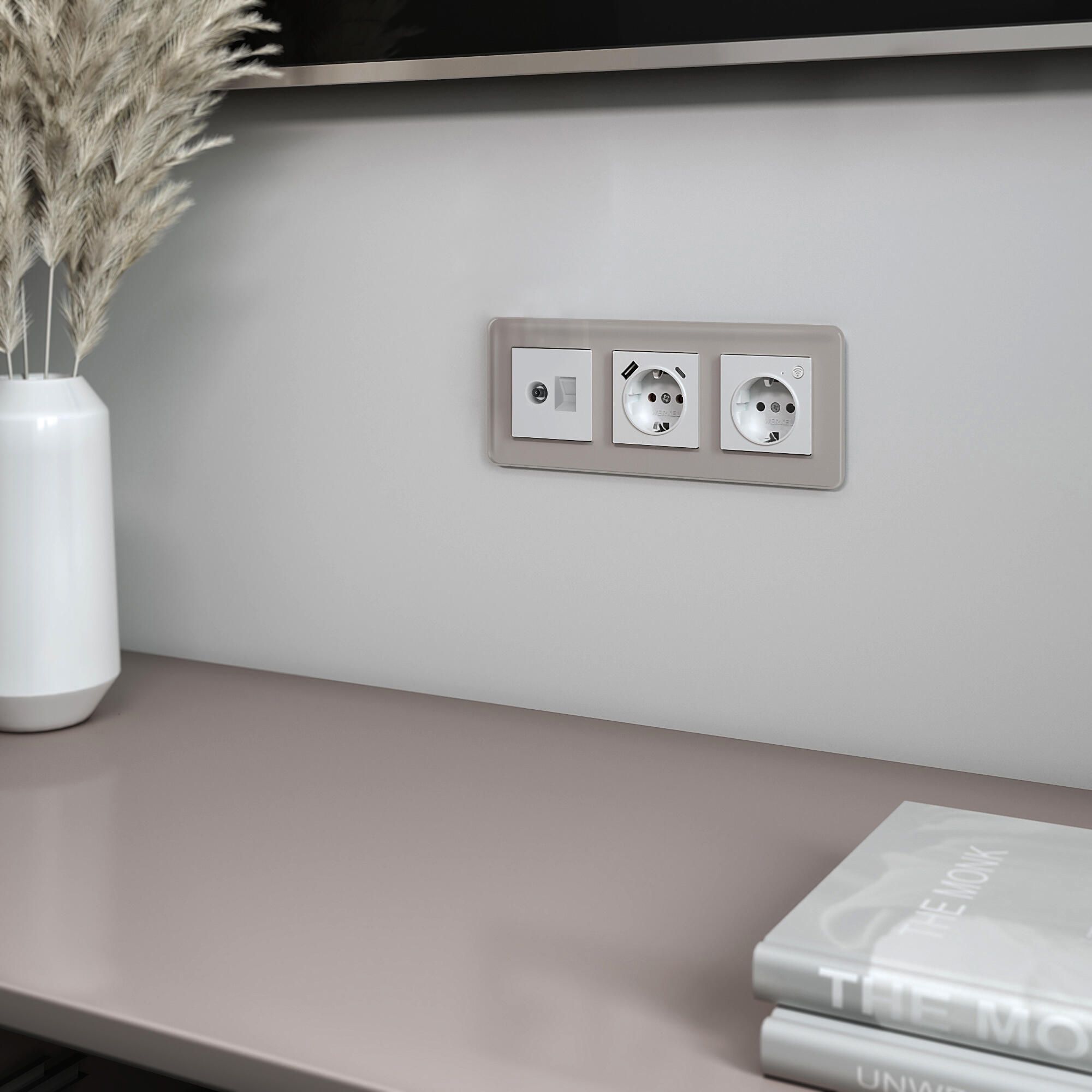 Рамка из стекла на 3 поста Elite дымчатый Werkel a057876_WR