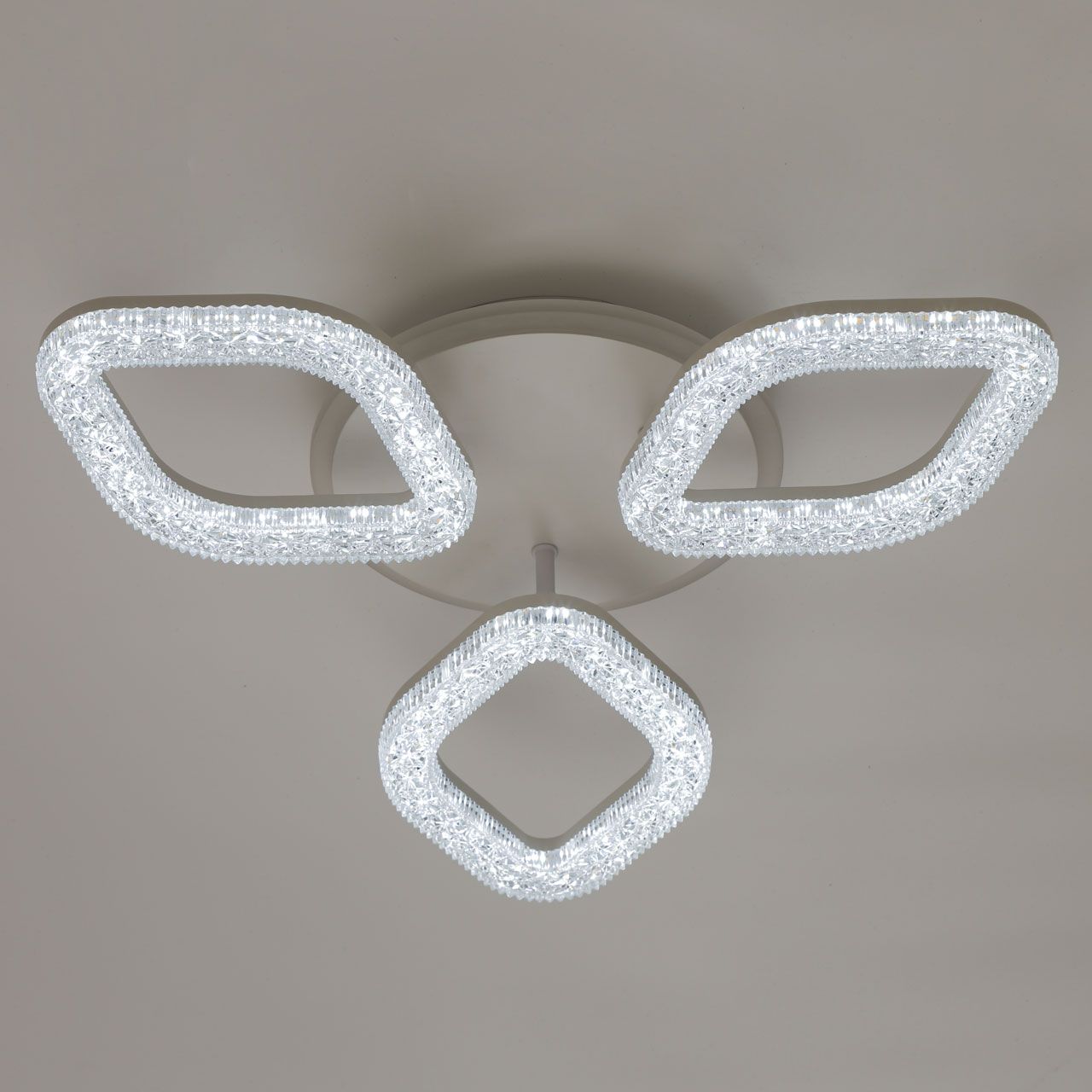 Потолочная люстра De Markt Мадлен 424014004_MW