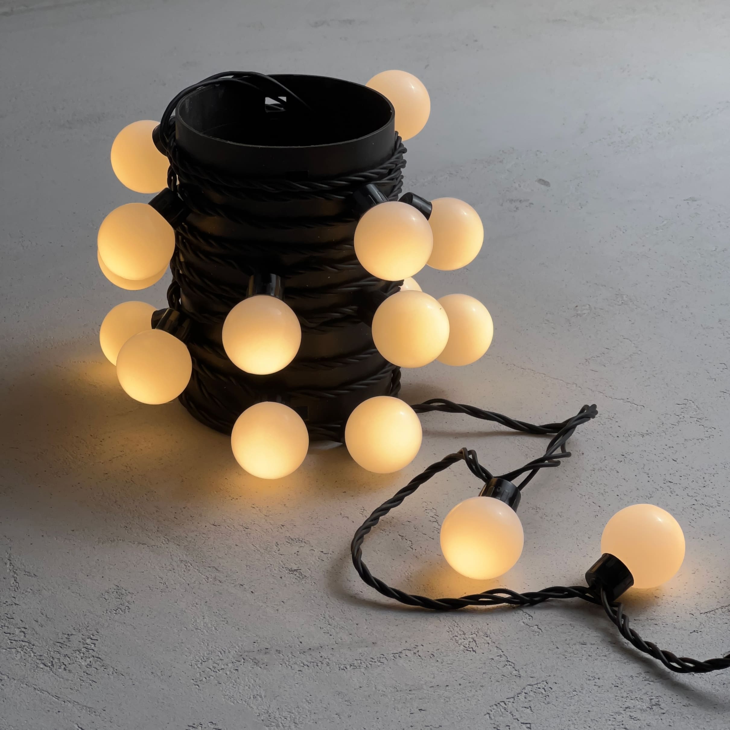 Гирлянда Шарики 5м Тепло-Белая 220В, Диаметр Шарика 40мм, 20 LED, Провод Черный Каучук, IP65 LTC HB20-1-2WW HB20-1-2WW