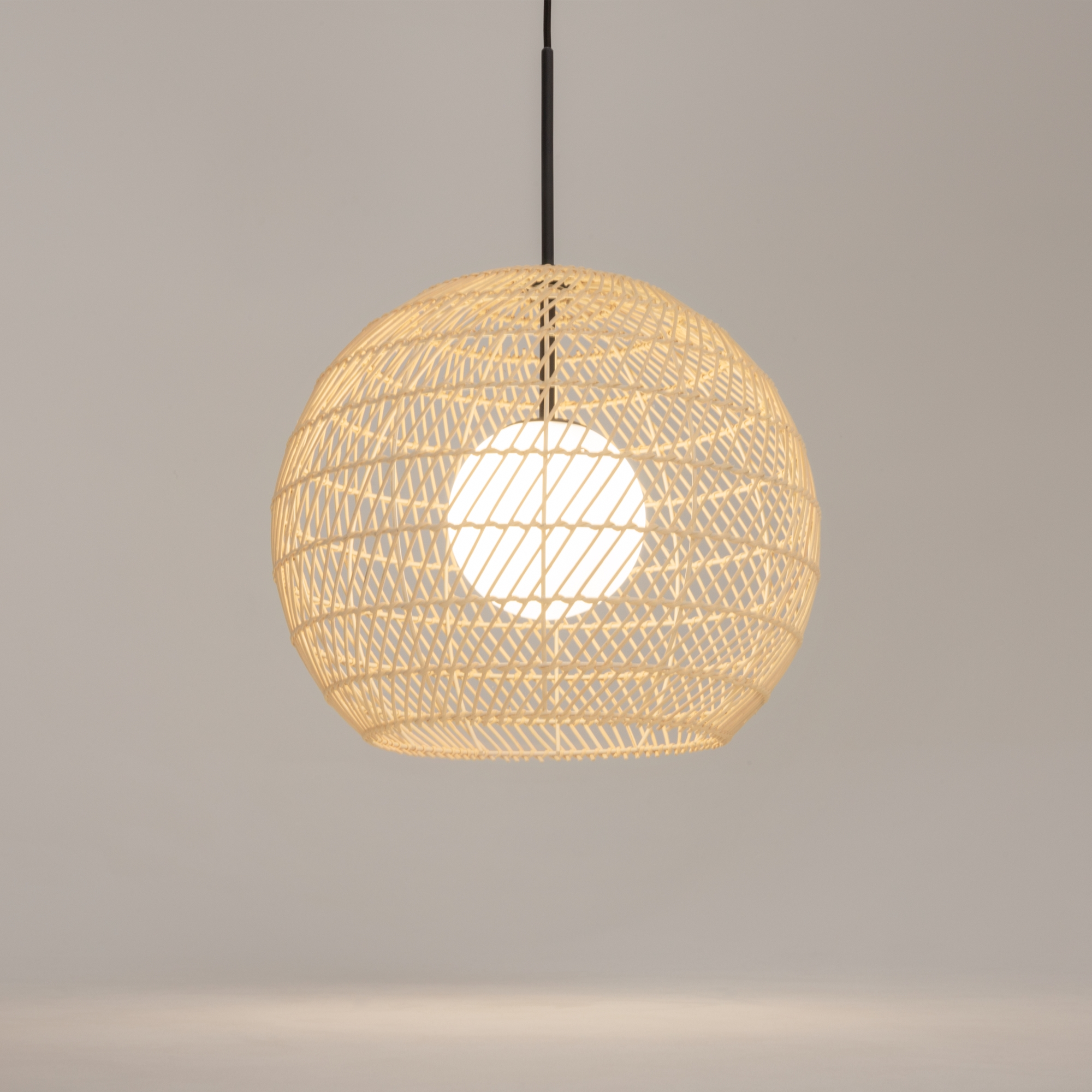 Подвесной светильник Maytoni CANE MOD204PL-01BG_MY