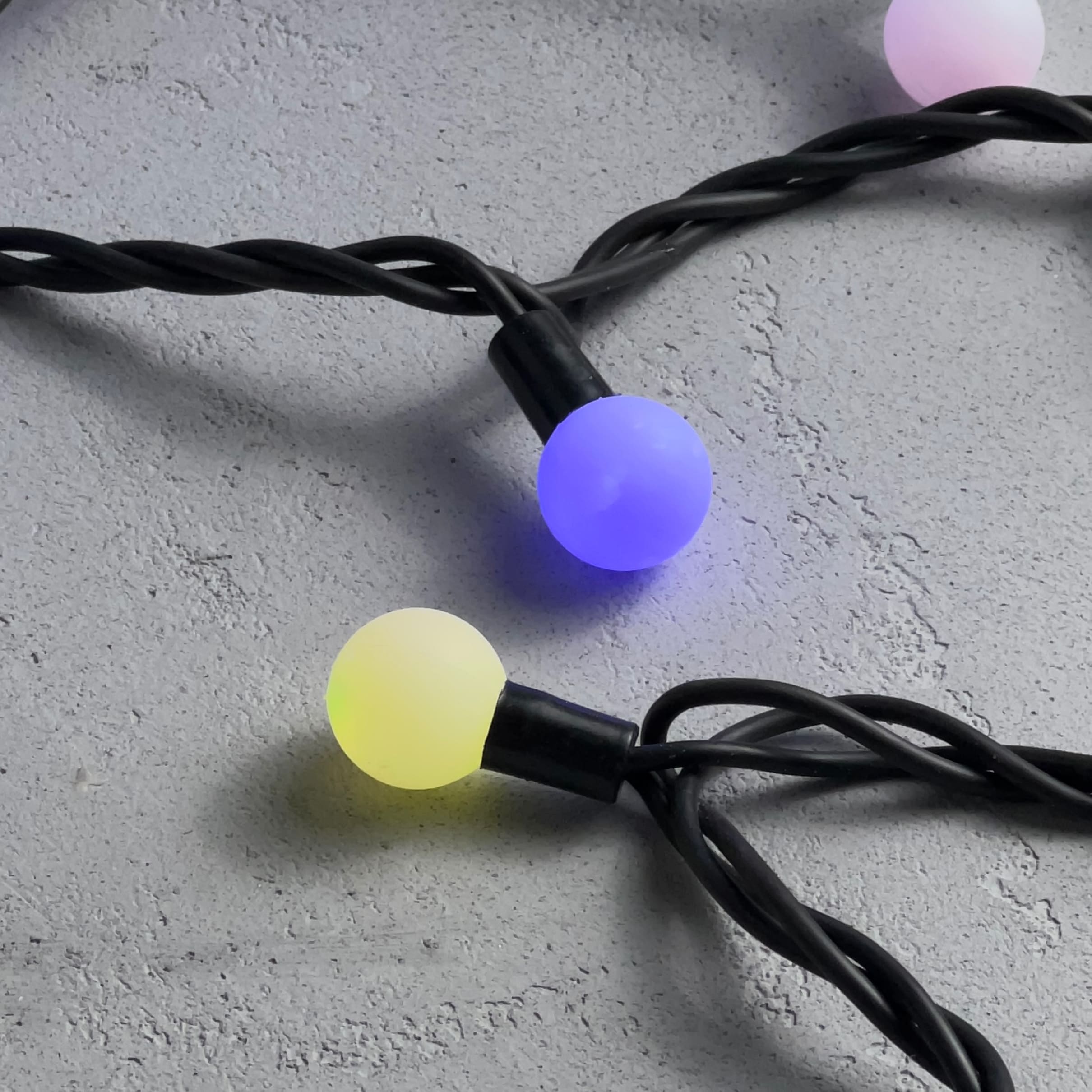 Гирлянда Шарики 10м Разноцветная с Мерцанием 6В, Диаметр Шарика 23мм, 100 LED, Провод Черный Каучук, IP65 BB100-2-2RGB