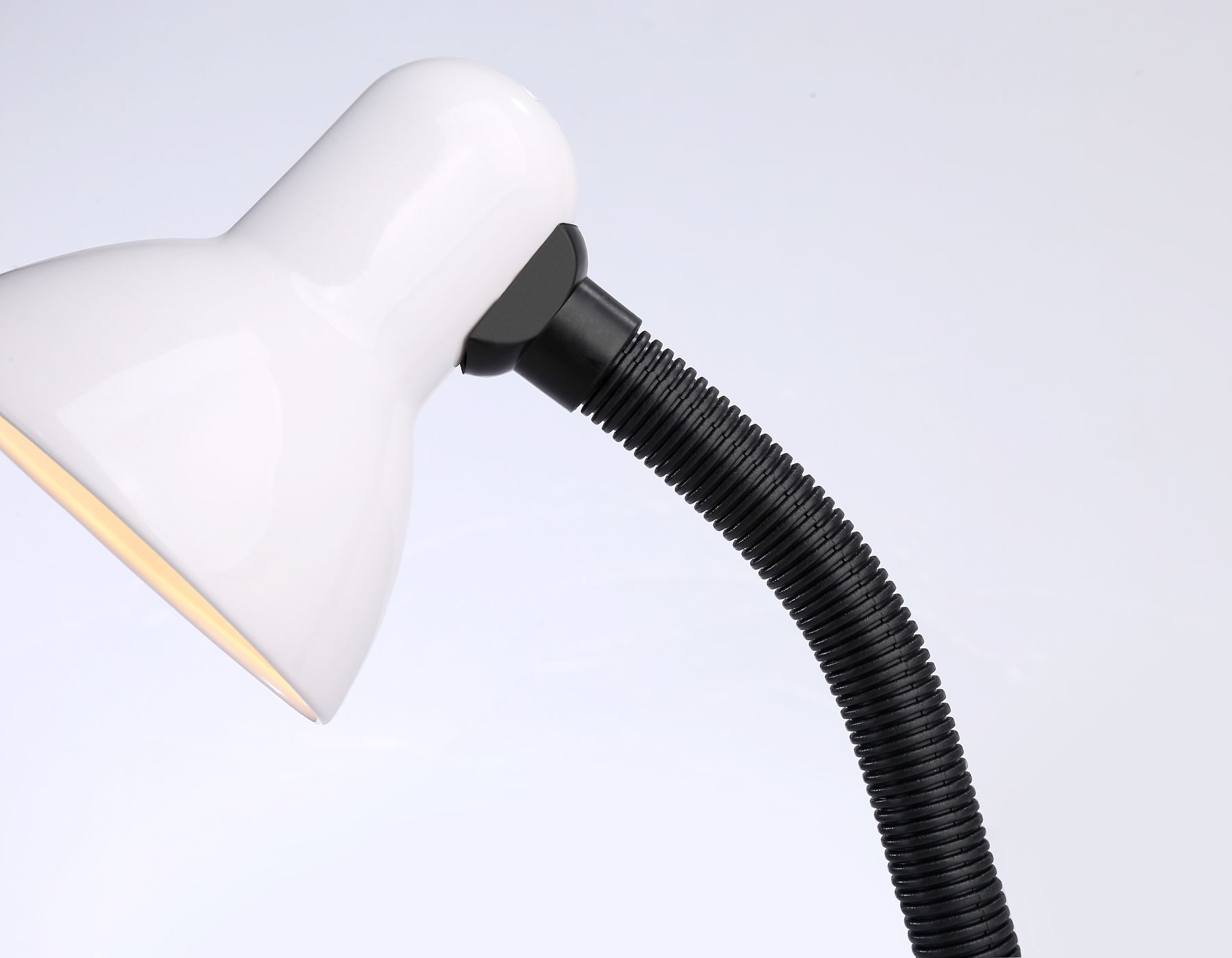 Настольная лампа с выключателем Ambrella Light Desk DE7701_AMB