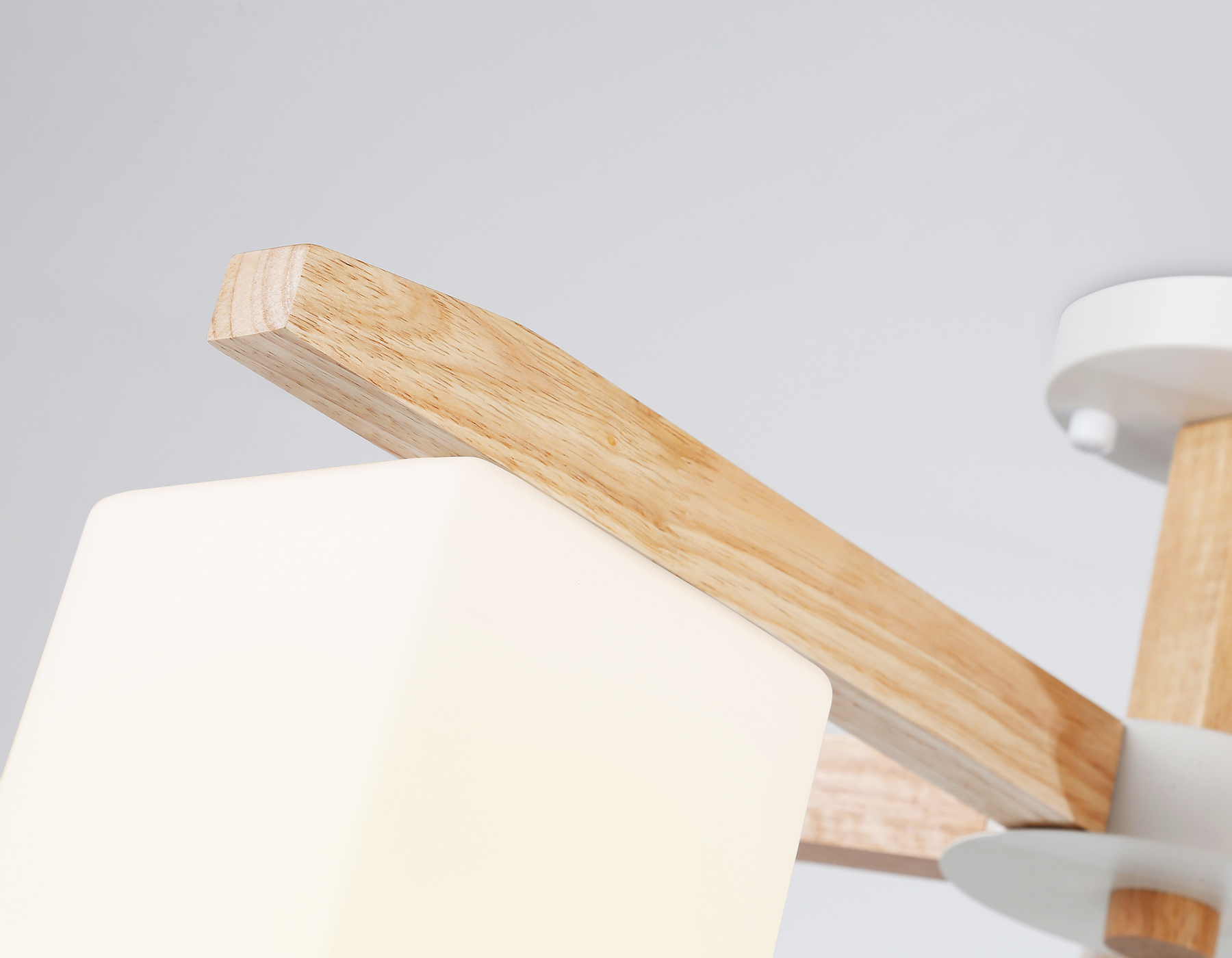 Потолочная люстра на штанге Ambrella Light TRADITIONAL TR83118_AMB