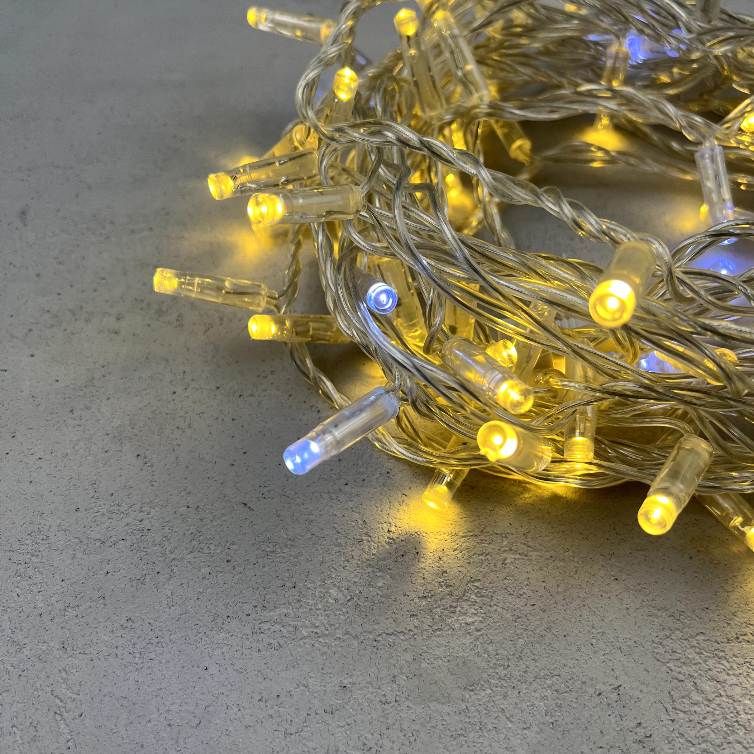 Гирлянда LTC Нить с Колпачком 10м Шампань с Мерцанием Белого Диода 24В, 100 LED PST100BLWCAP-10-1CH