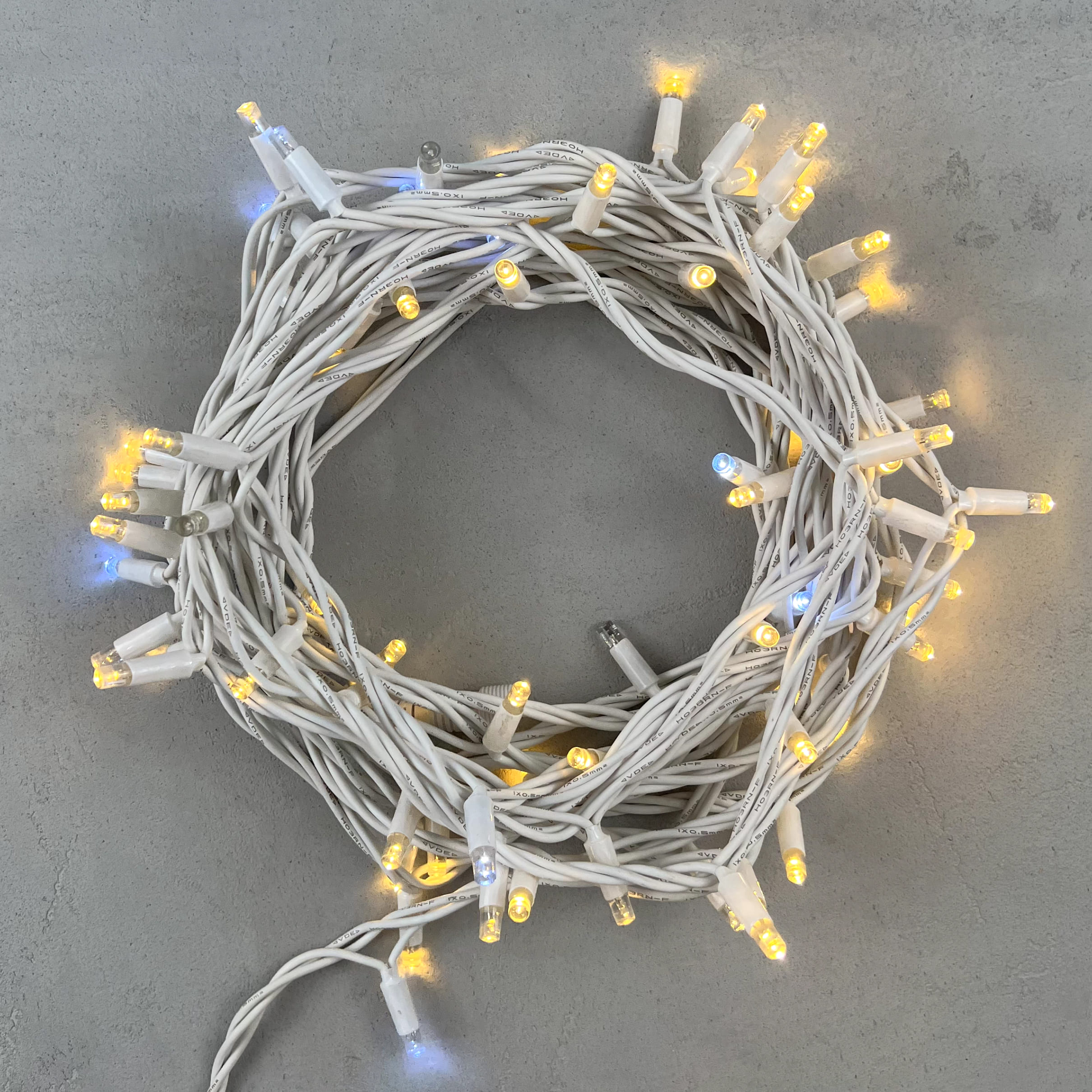 Гирлянда LTC Нить 10м Тепло-Белая с Мерцанием Белого Диода 220В, 75 LED LL75BLW-8-2WW